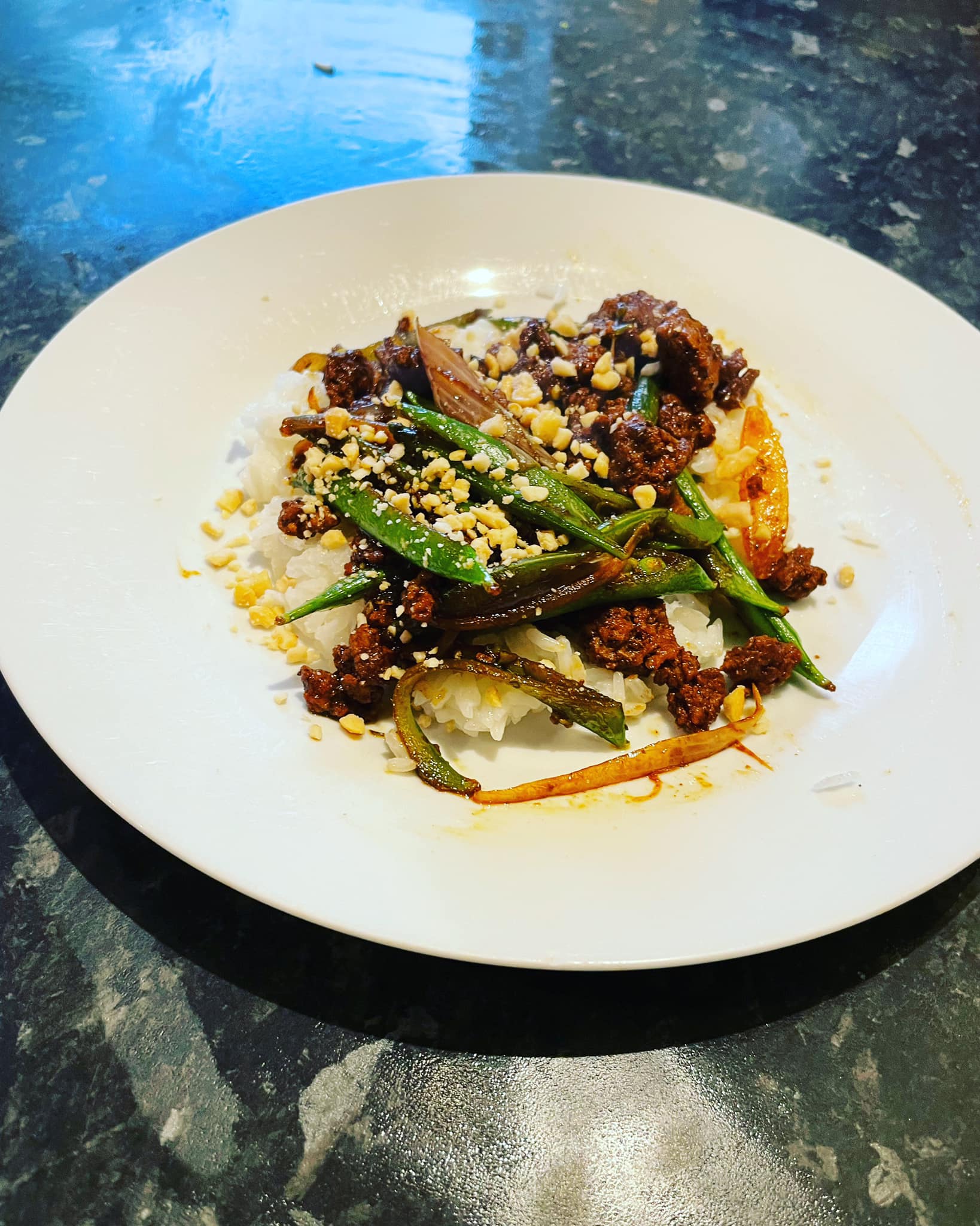 Hoisin beef with fluffy rice and green beans